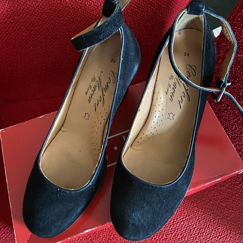 Black Wedge Heel Women's Shoes. Very comfortable